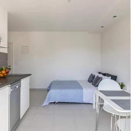 Apartment Anna - 20 M From The Sea Postira Exterior photo