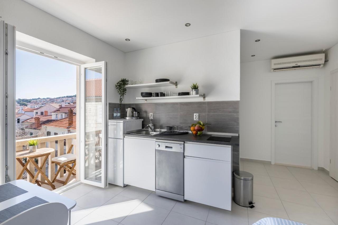 Apartment Anna - 20 M From The Sea Postira