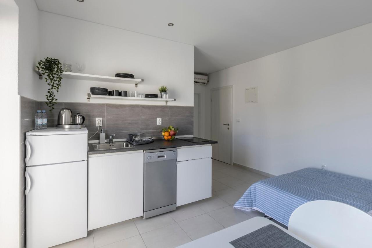 Apartment Anna - 20 M From The Sea Postira