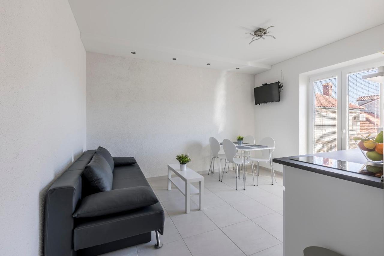 Apartment Anna - 20 M From The Sea Postira